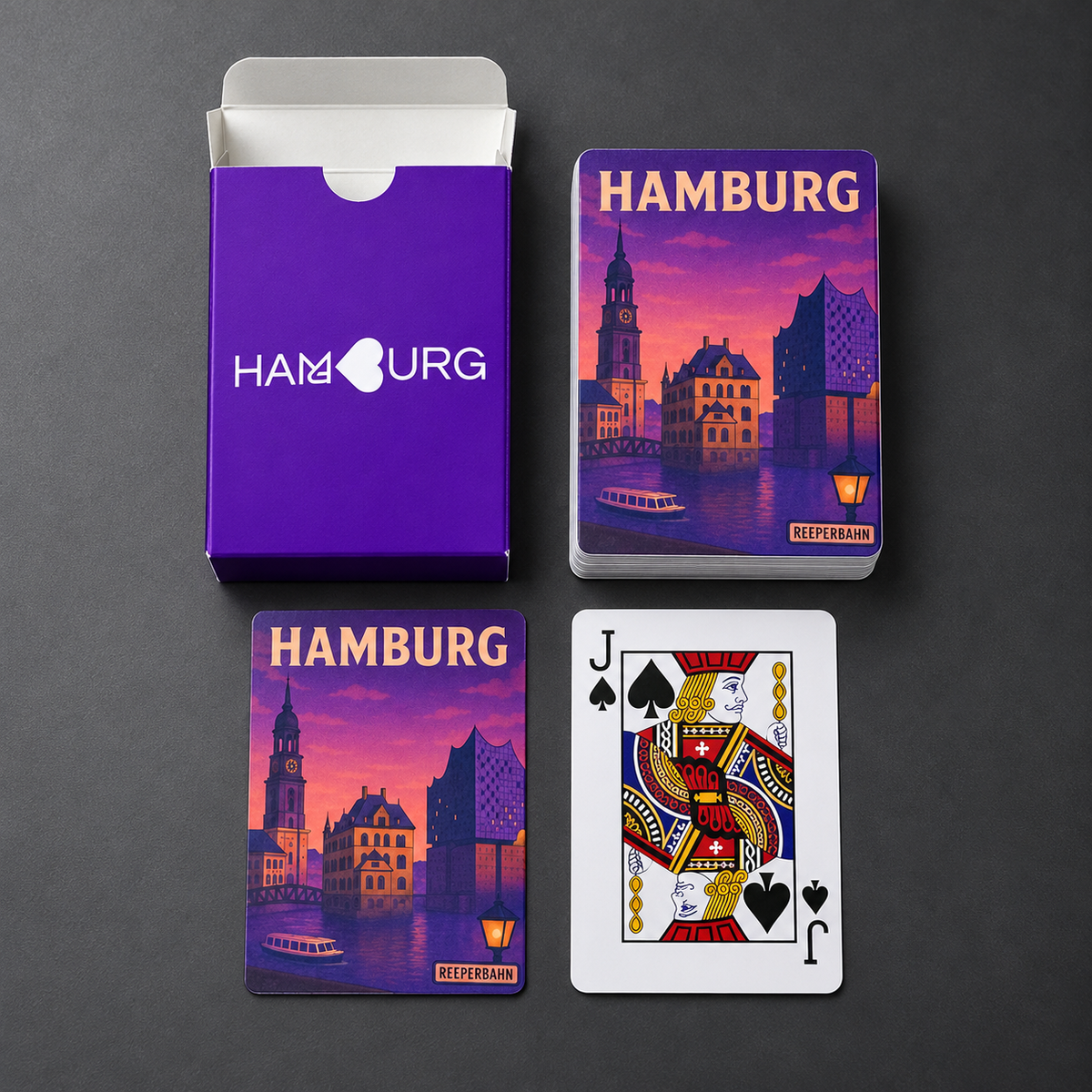 Hamburg-Spielkarten mit geöffneter Verpackung und Pik-Bube von oben