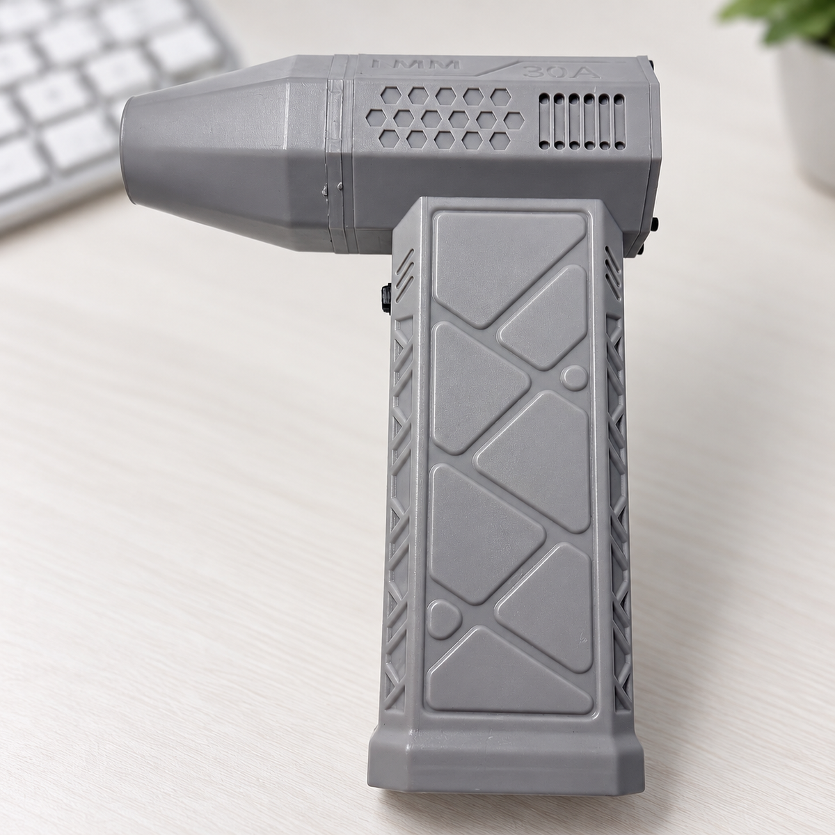 Akku-Staubläser – Brushless Turbofan mit USB-C – Ansicht im Alltag