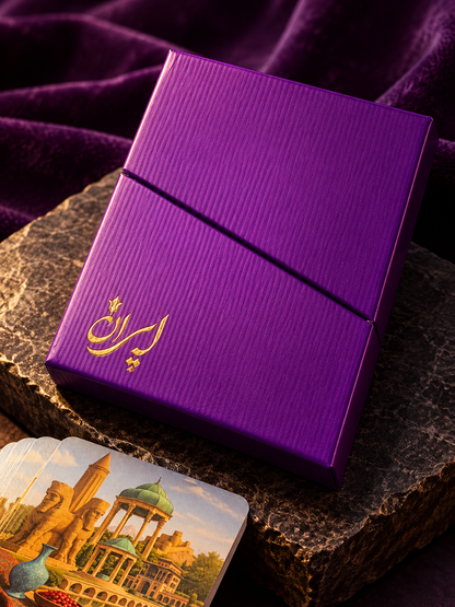 Nahaufnahme der violetten Geschenkverpackung mit goldener Iran-Schrift